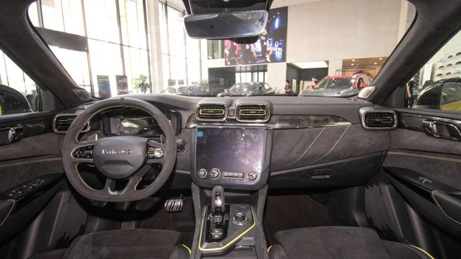 Торпедо LYNK&Co 03+ 2019 года  (фото 6 из 38)